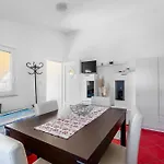Apartman With Parking Space - 24173 *