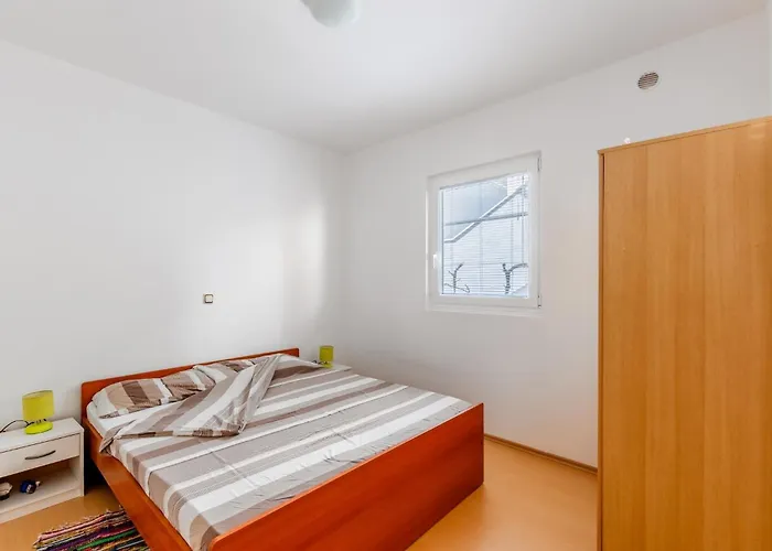 With Parking Space - 24173 Apartmán Vir